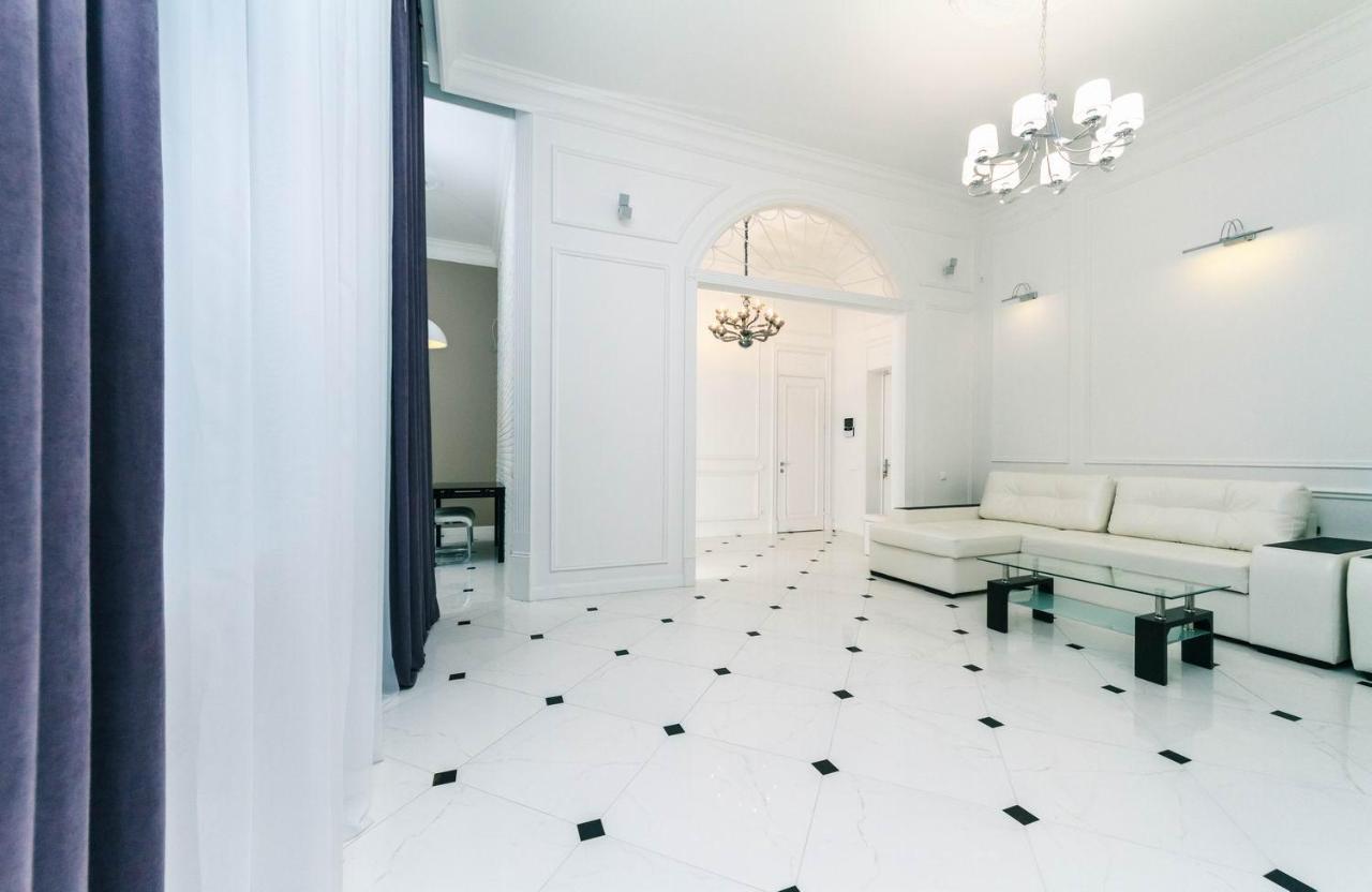 קייב Luxury Beatiful Apartment On Pyshkinska Street מראה חיצוני תמונה